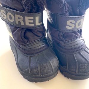 Used Sorel Snowboots size 5 (toddler)